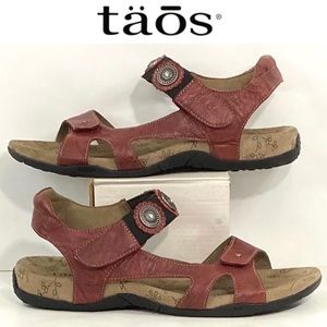 Taos Women’s Strap Leather Sandals